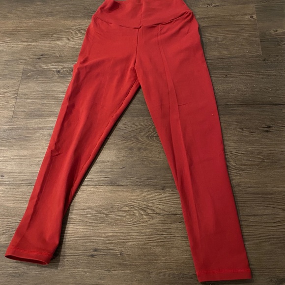 CLS Sportswear Booty Scrunch Capri Leggings - Picture 2 of 8